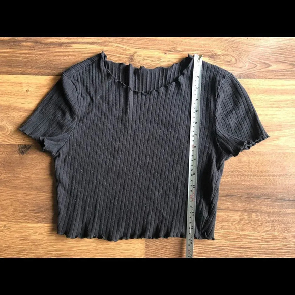 FREE Crop Top - Picture 3 of 5